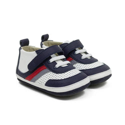 Premiers coups de pied au quotidien Ethan Navy